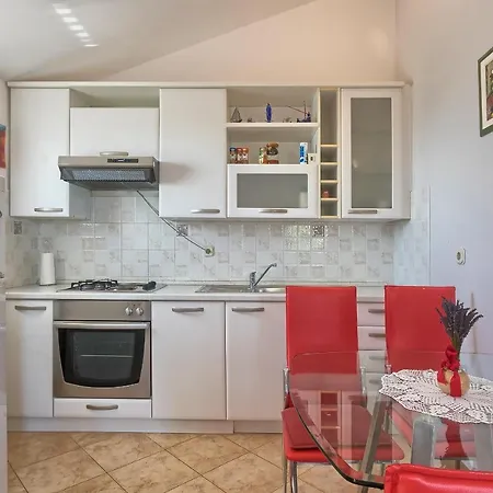 Apartment Kascuni *